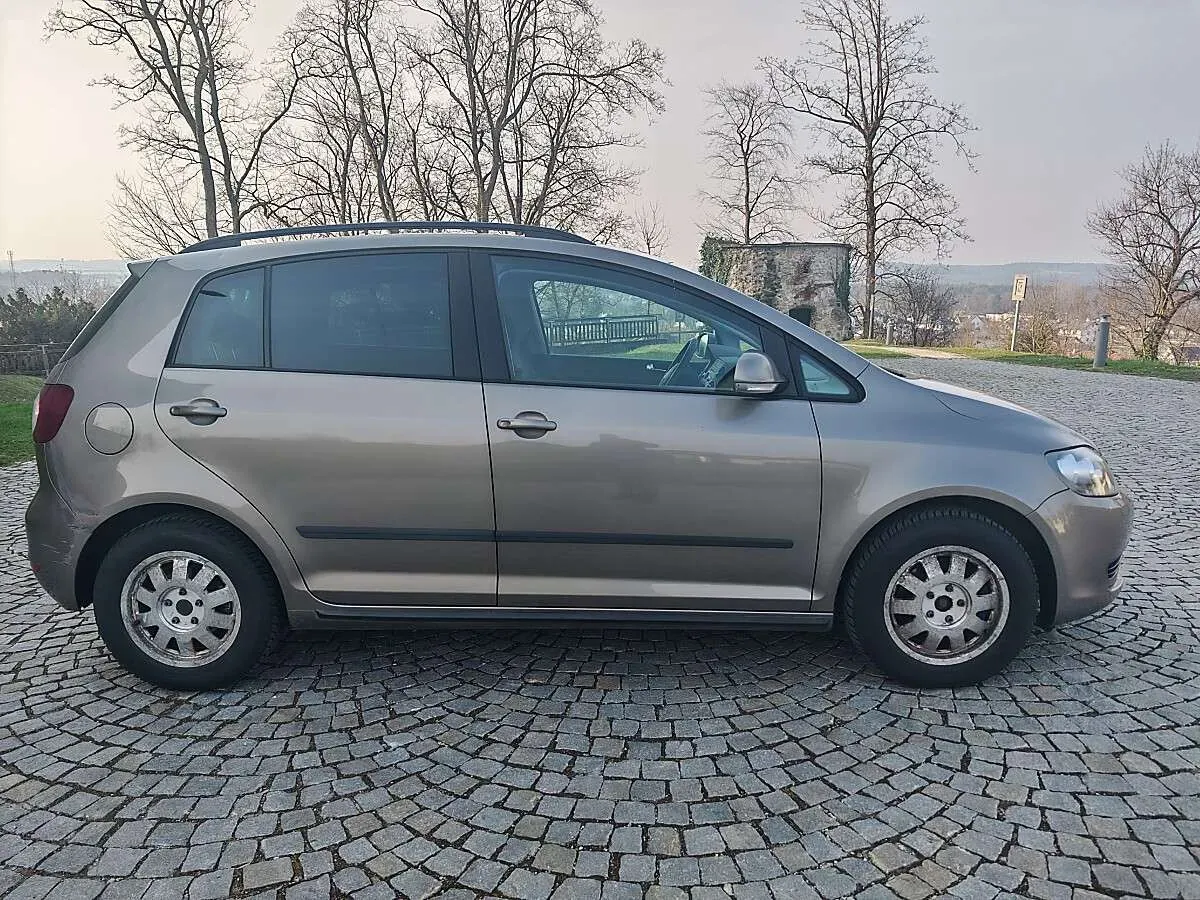 Volkswagen Golf 2011 photo 3