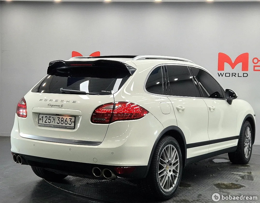 Porsche Cayenne 2012 photo 2