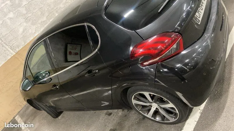 Peugeot 208 2012 photo 3