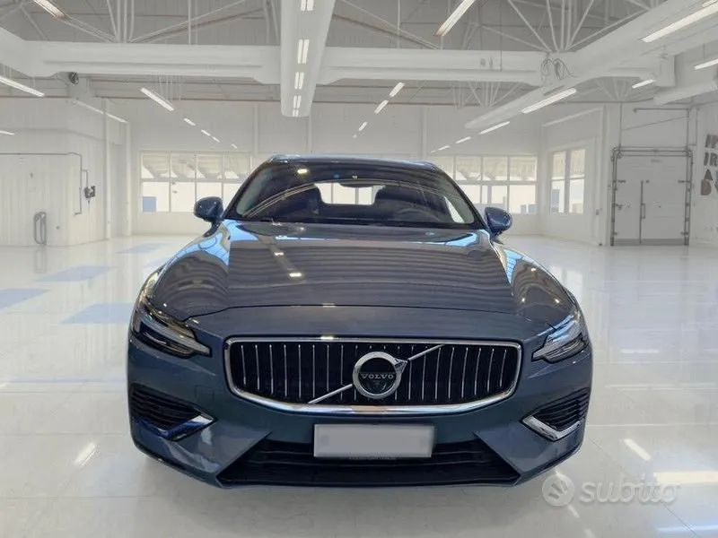 Volvo V60 2022 photo 2