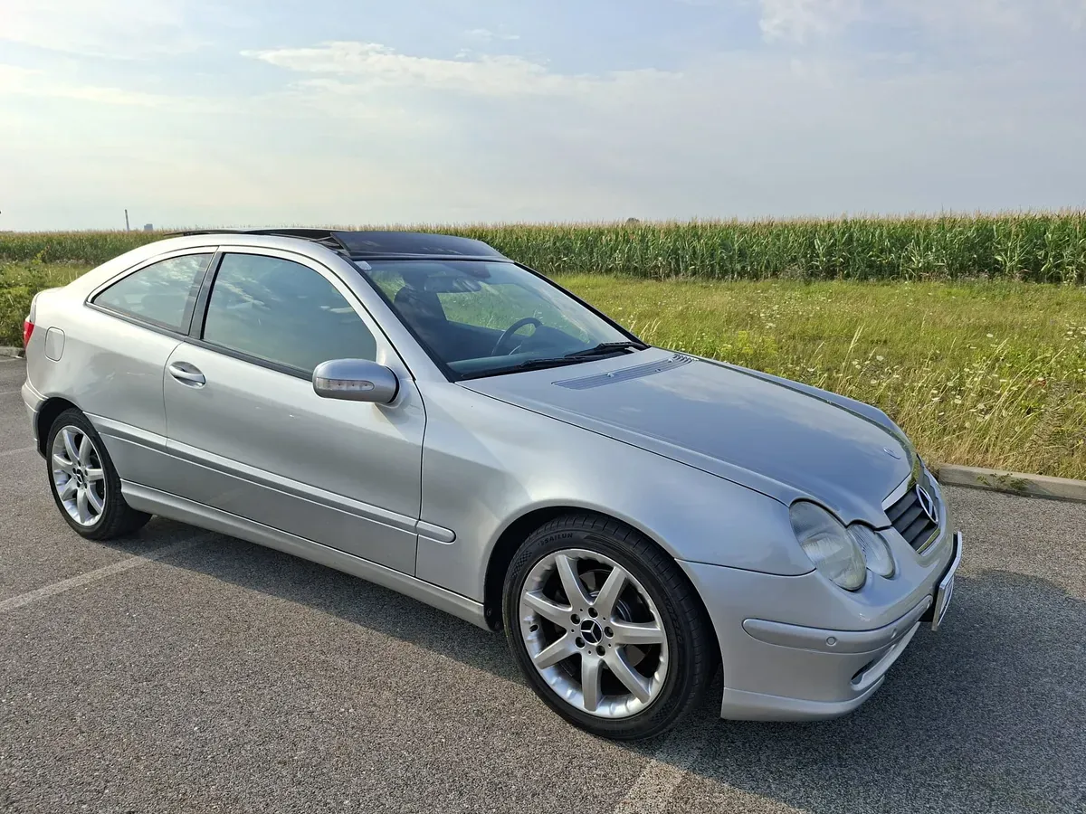 Mercedes-Benz C-Class 2003 photo 2