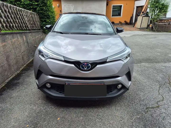 Toyota C-Hr 2018 photo 2