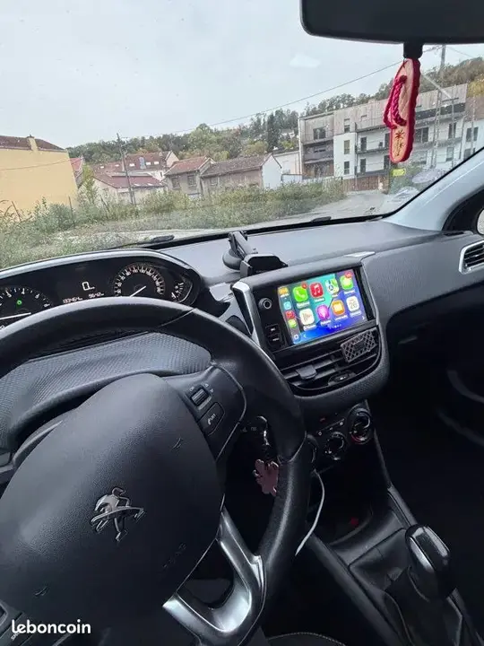Peugeot 208 2017 photo 2