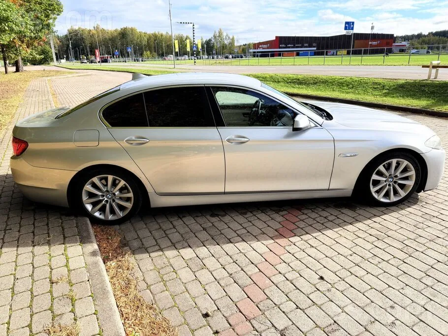 BMW 5 Series 2009 photo 5