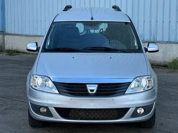 Dacia Logan 2011 photo 2