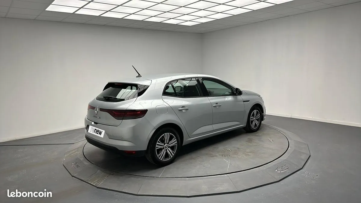 Renault Megane 2024 photo 2
