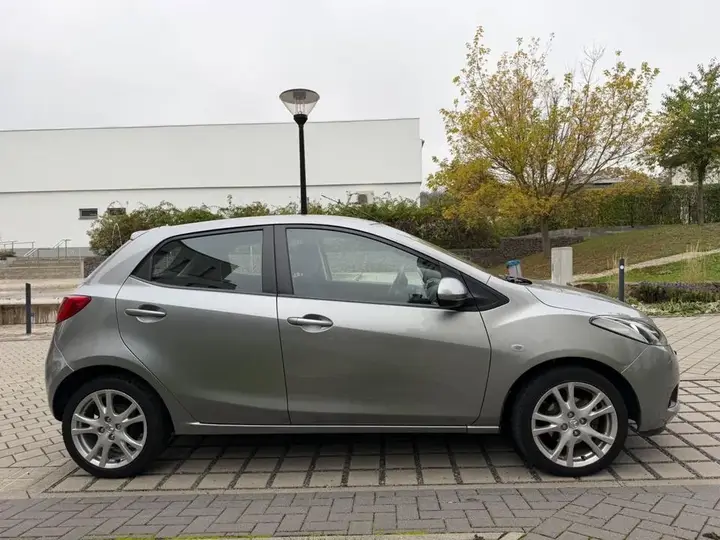 Mazda 2