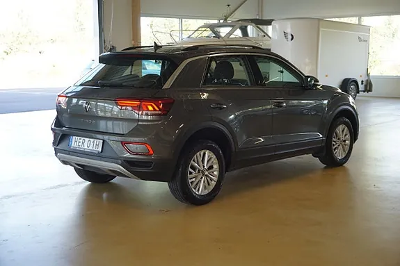 Volkswagen T-Roc 2023 photo 2