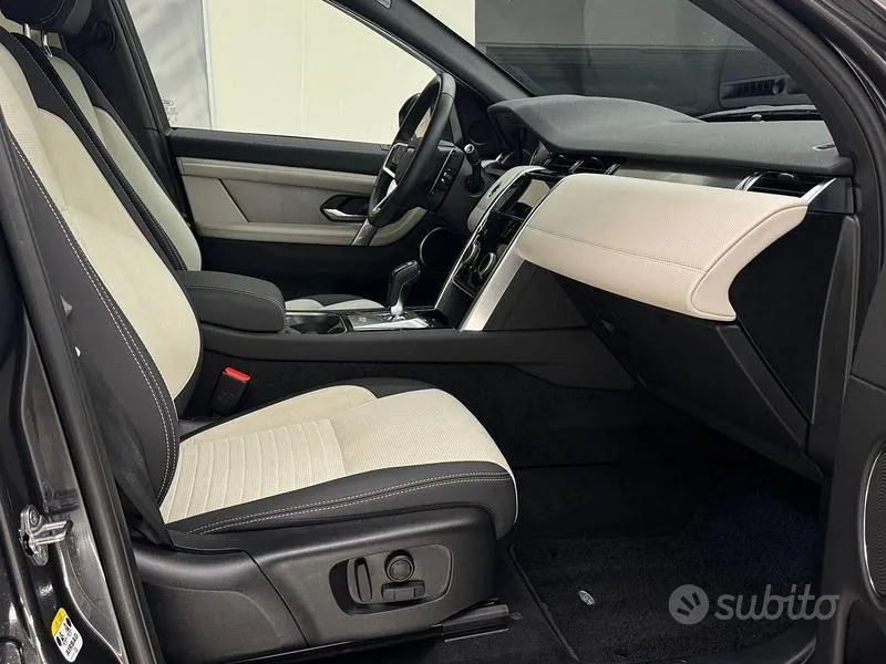 Land Rover Discovery Sport 2024 photo 3