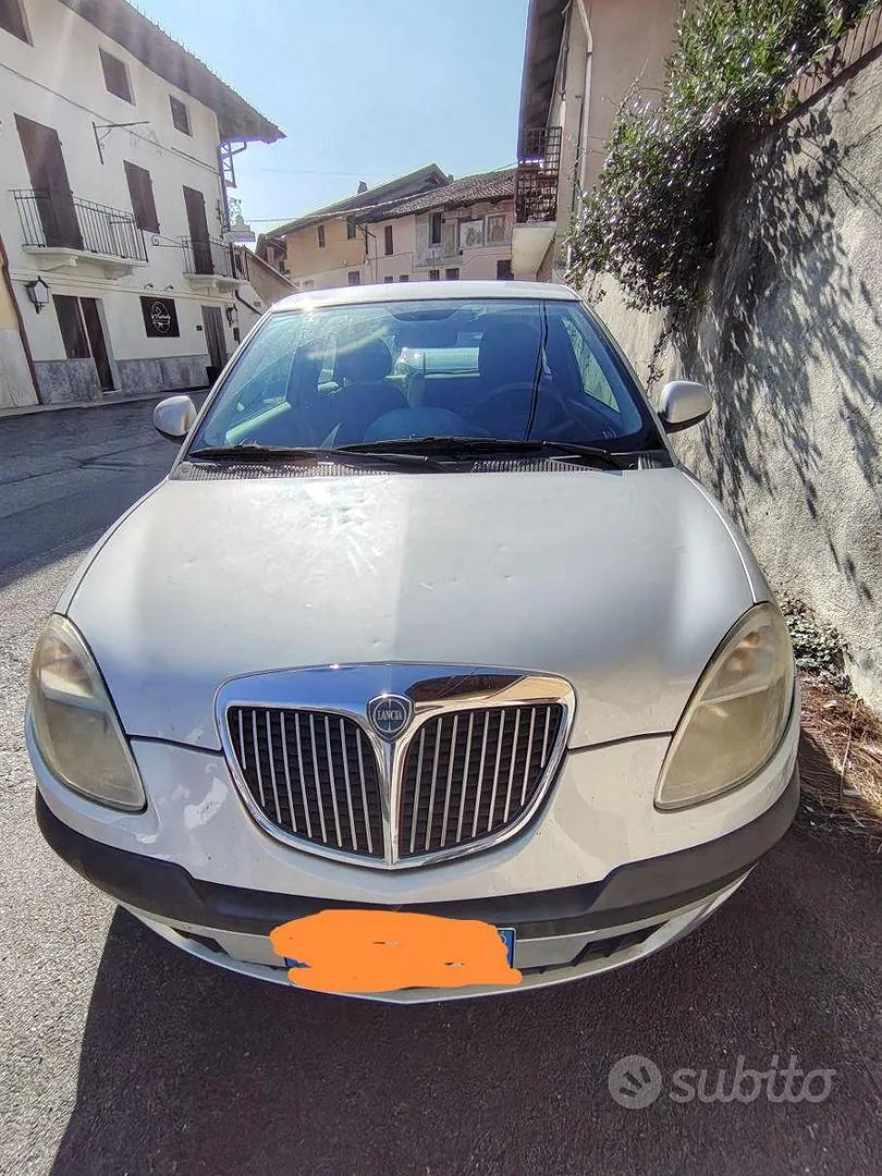 Lancia Ypsilon