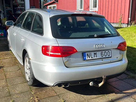 Audi A4 2010 photo 3