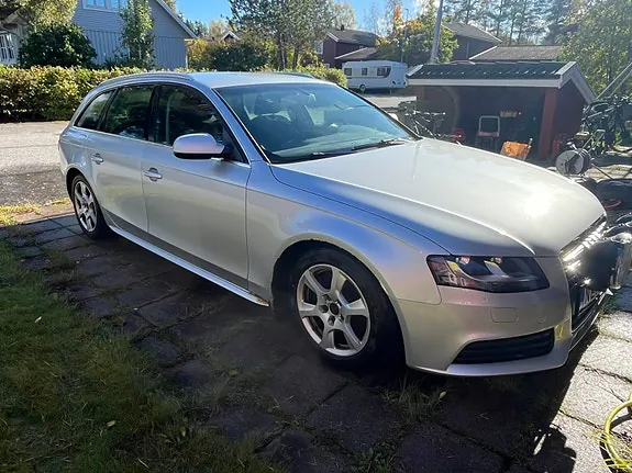 Audi A4 2010 photo 2