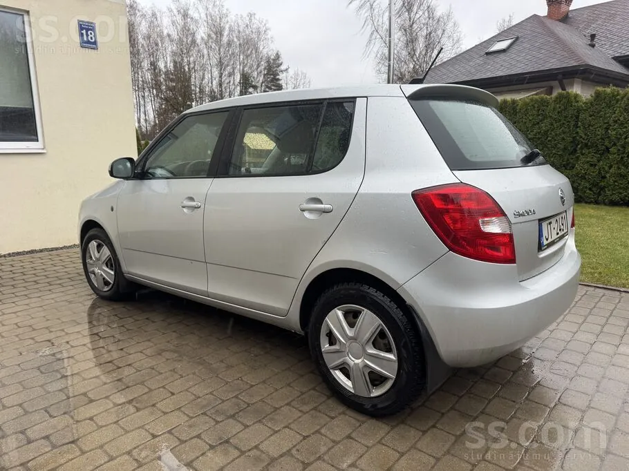 Skoda Fabia 2014 photo 3