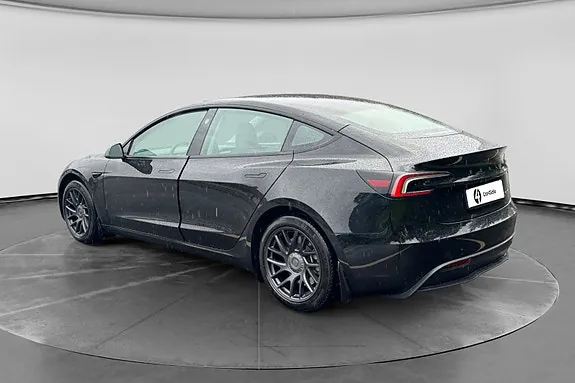Tesla Model 3 2024 photo 3