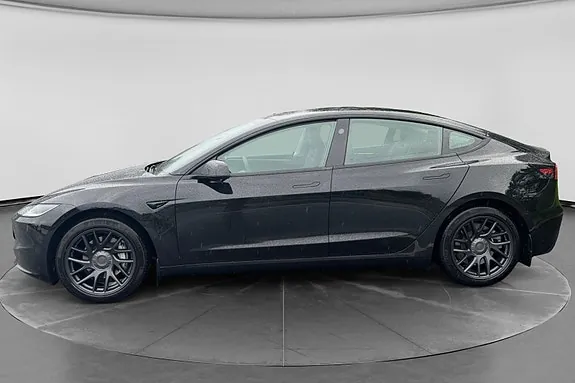 Tesla Model 3 2024 photo 2