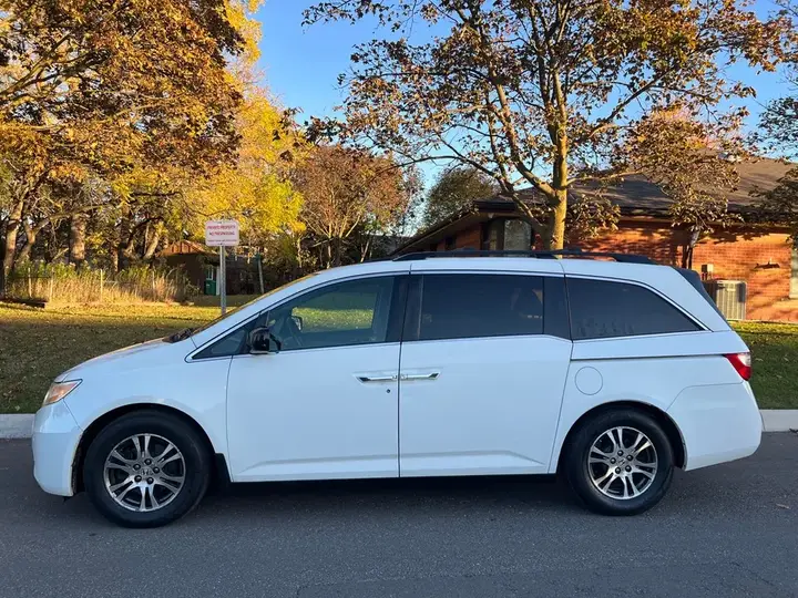Honda Odyssey 2011 photo 3