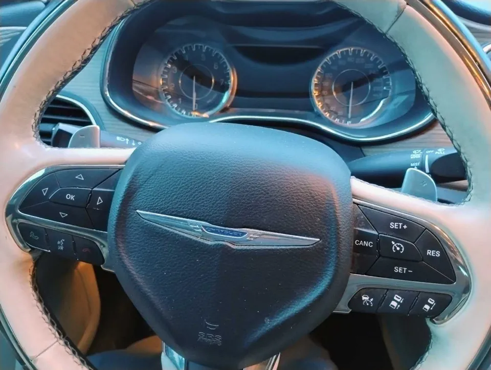 Chrysler 200C 2015 photo 3
