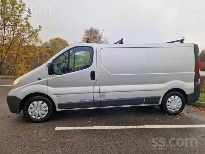 Opel Vivaro 2009 photo 4