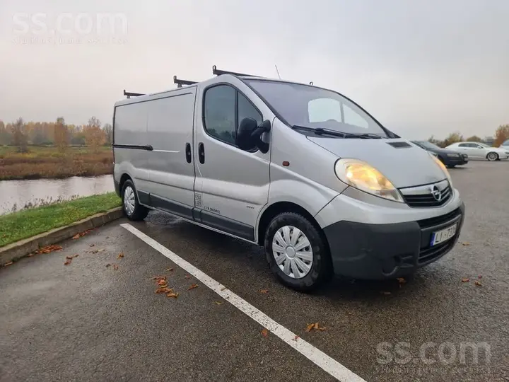 Opel Vivaro 2009 photo 2