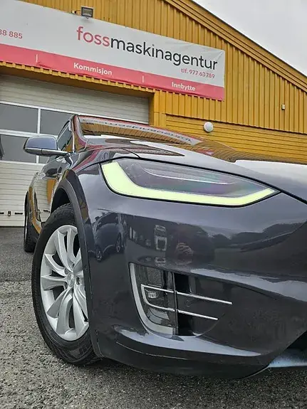 Tesla Model X 2020 photo 2