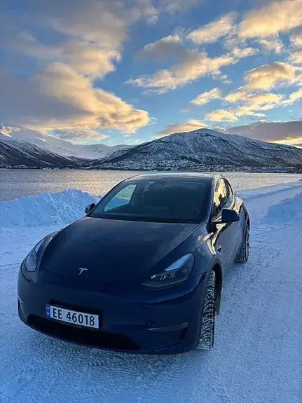 Tesla Model Y 2022 photo 2