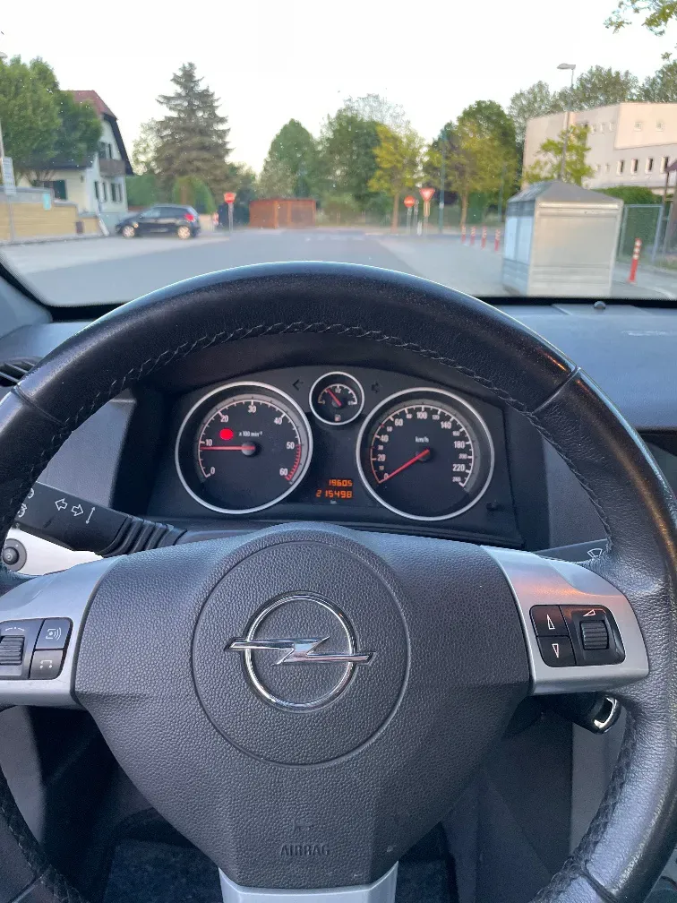 Opel Astra 2009 photo 2