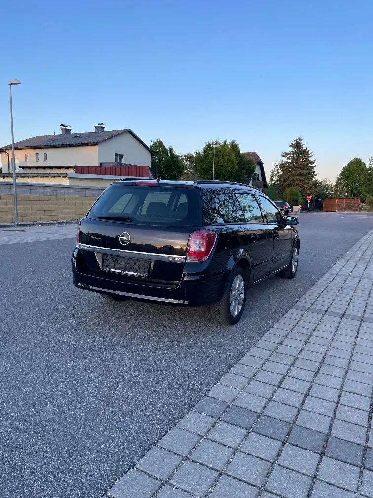 Opel Astra 2009 photo 3