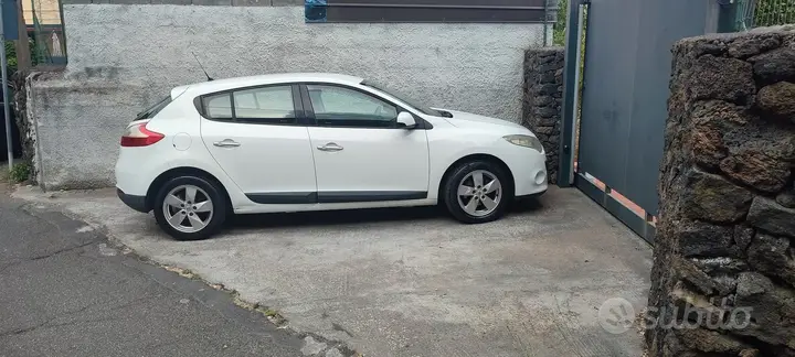 Renault Megane 2010 photo 2