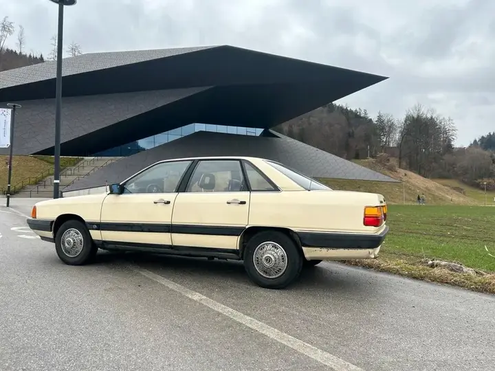 Audi 100
