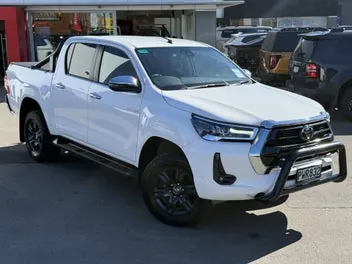Toyota Hilux 2023 photo 3