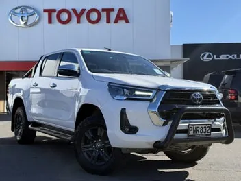 Toyota Hilux 2023 photo 2