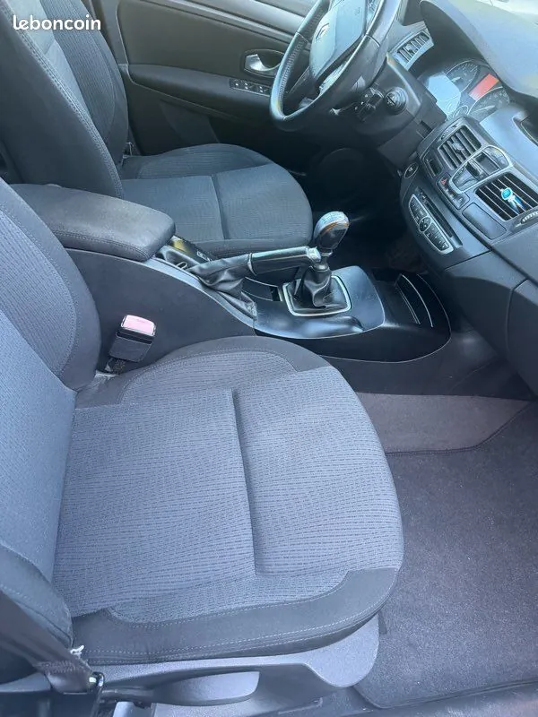 Renault Laguna 2008 photo 2