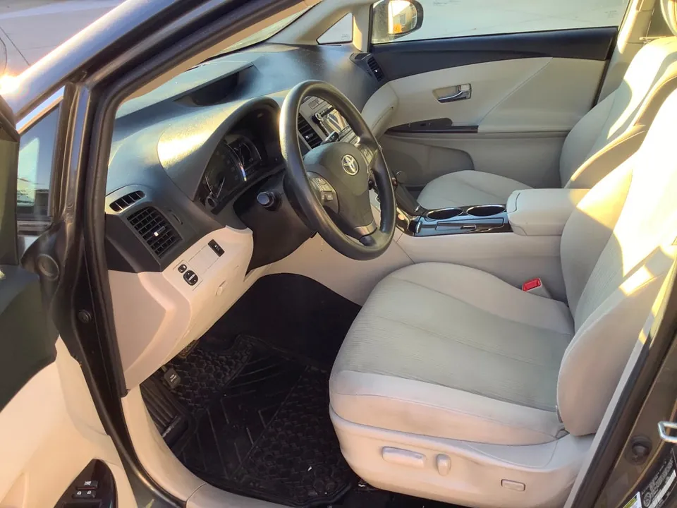Toyota Venza 2011 photo 2