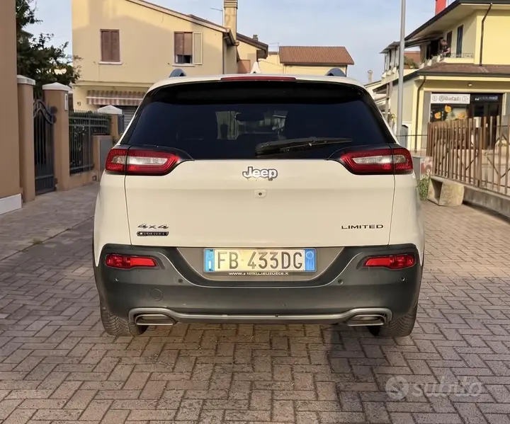 Jeep Cherokee 2015 photo 3