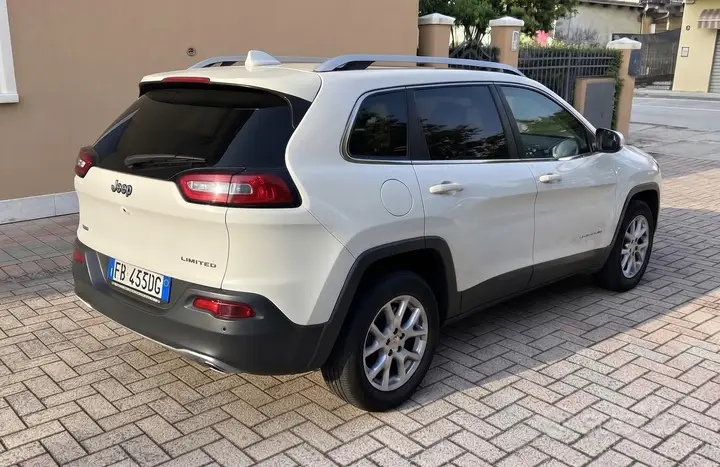 Jeep Cherokee 2015 photo 2