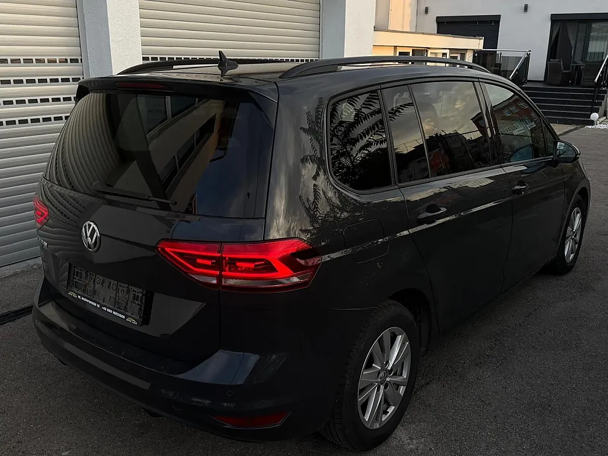 Volkswagen Touran 2019 photo 2