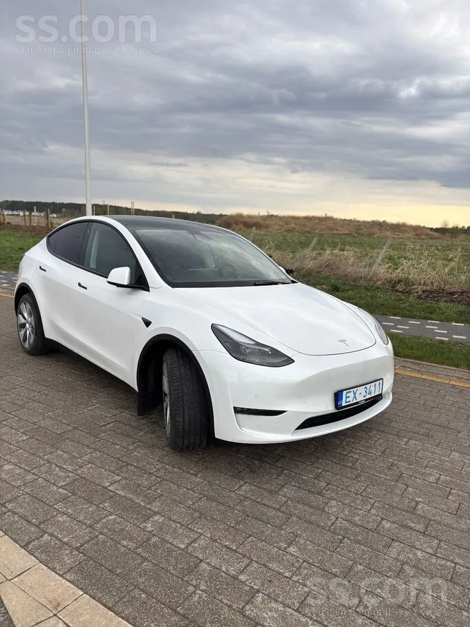 Tesla Model Y 2022 photo 2