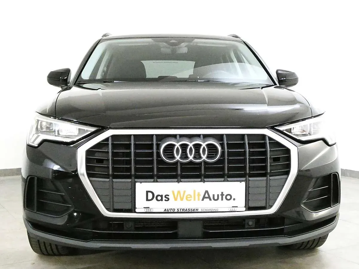Audi Q3 2022 photo 2