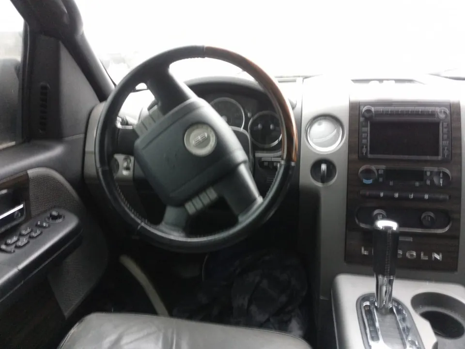 Lincoln Mark Lt 2007 photo 3