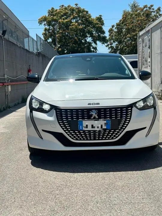 Peugeot 208 2023 photo 2