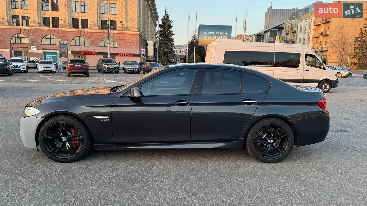 BMW 5 Series 2012 photo 2