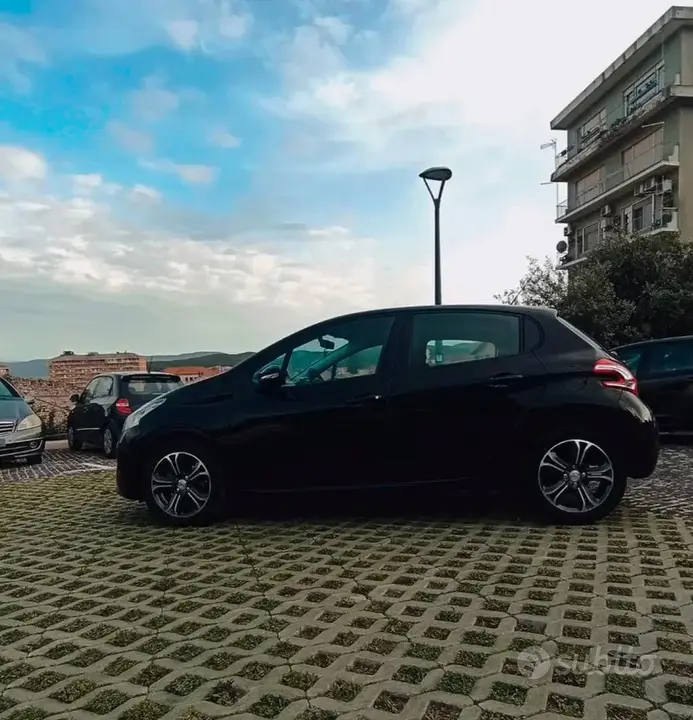 Peugeot 208 2014 photo 3