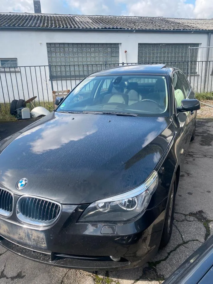 BMW 523I
