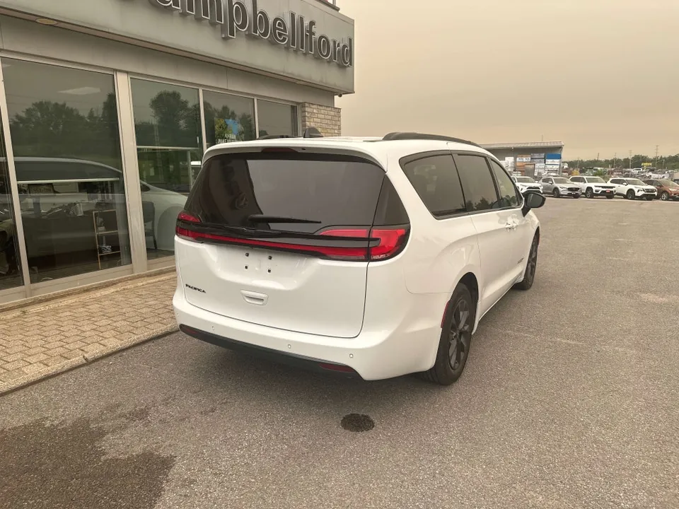 Chrysler Pacifica 2025 photo 5