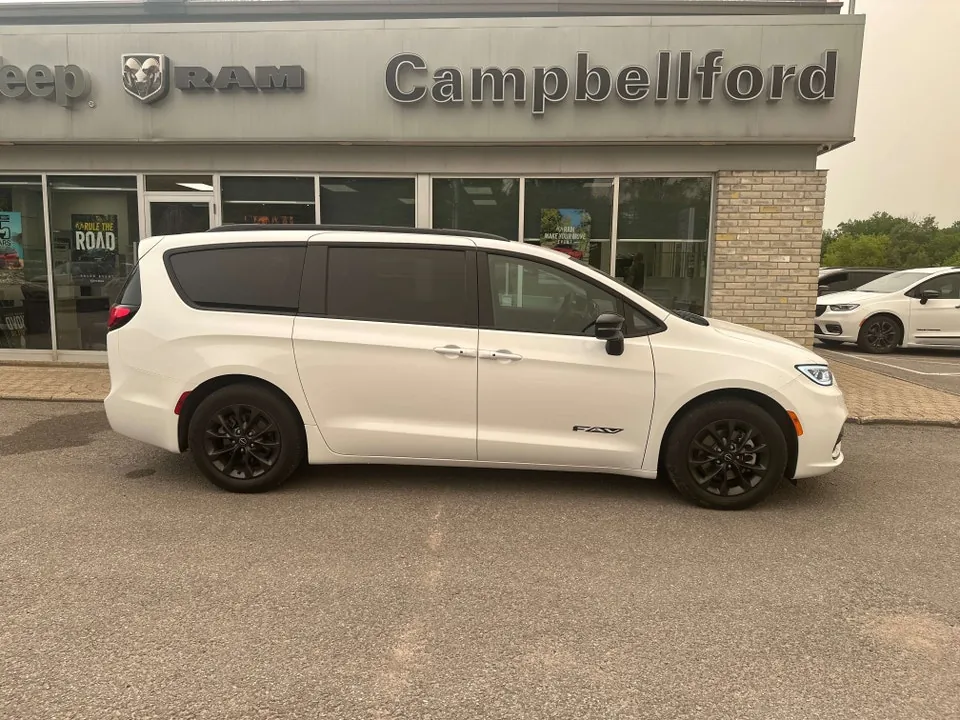 Chrysler Pacifica 2025 photo 4