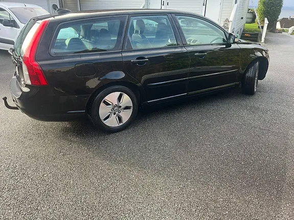 Volvo V50 2010 photo 2
