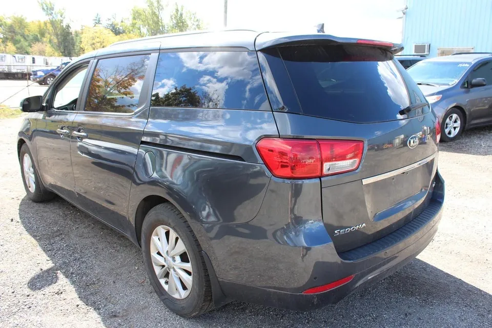 Kia Sedona 2017 photo 4