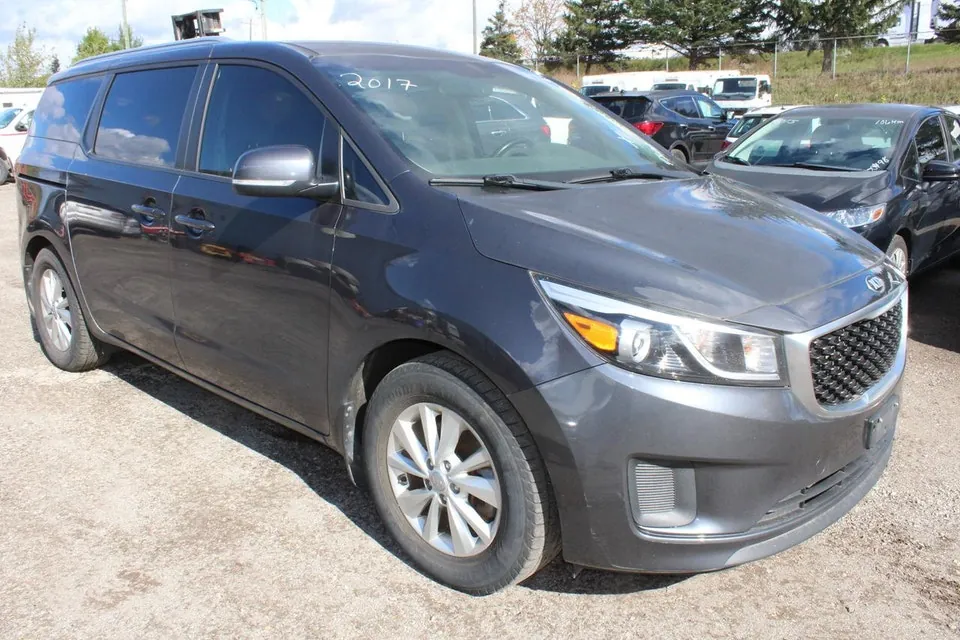 Kia Sedona 2017 photo 2