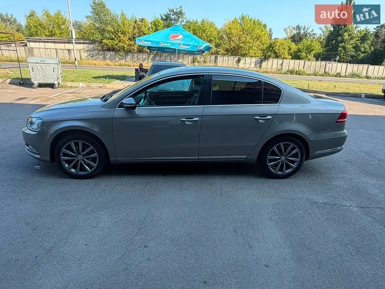 Volkswagen Passat 2012 photo 4