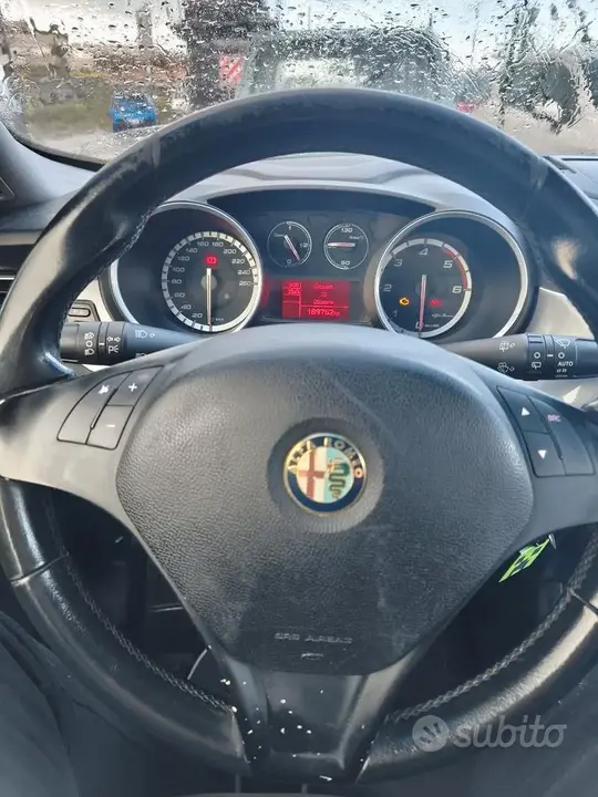 Alfa Romeo Giulietta 2011 photo 4